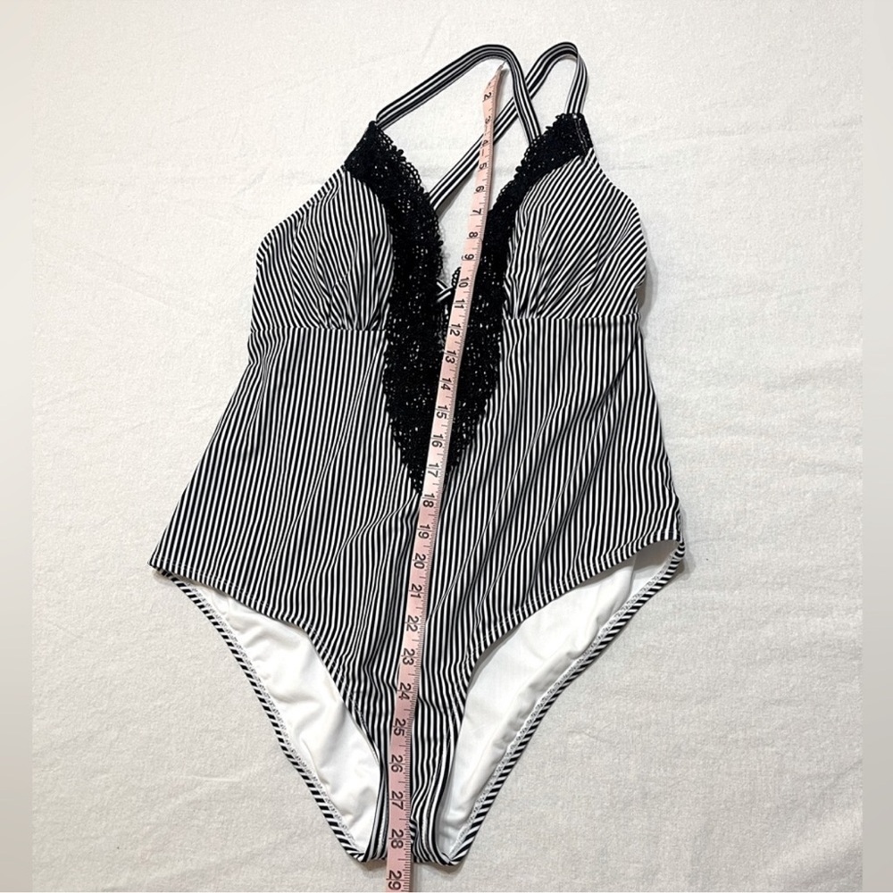 Cupshe Plunging Lace Trimmed One-Piece Swimsuit Black White 0XL Plus Size Lace - Picture 9 of 10
